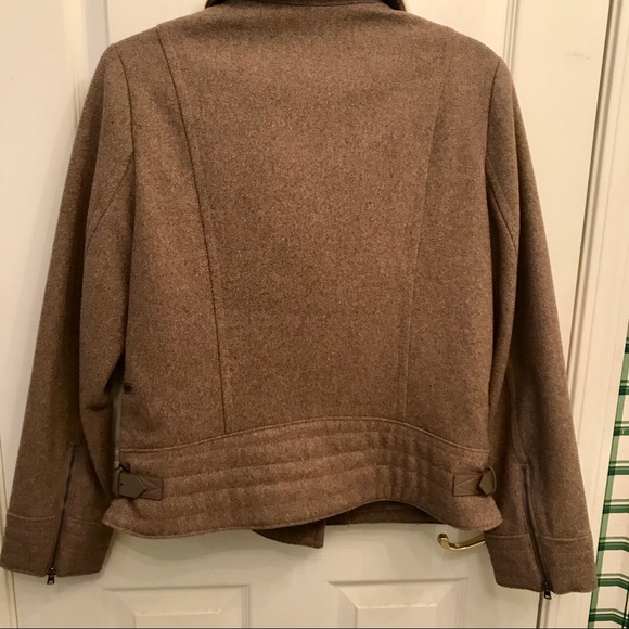 Banana Republic short wool jacket in tan. - Picture 4 of 5